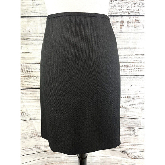 Tahari Skirt size 14 Petite Classic Black Herringbone Straight Above Knee Career - Picture 1 of 11